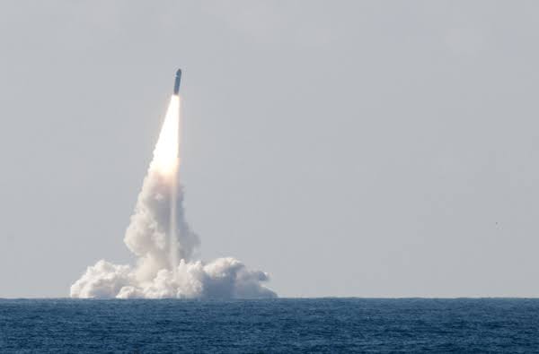 SLBM : 潜水艦発射型弾道ミサイル