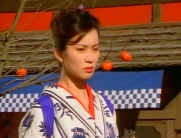 呆然としているお蓮